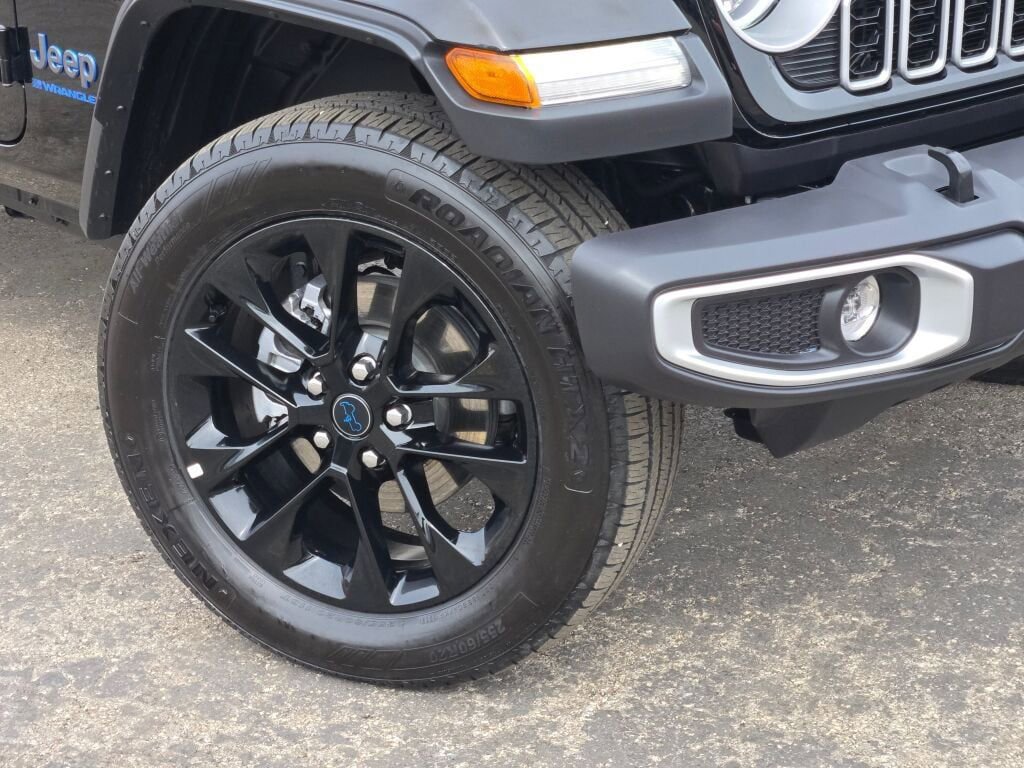 Certified 2025 Jeep Wrangler Unlimited Sahara w/ Safety Group image 3