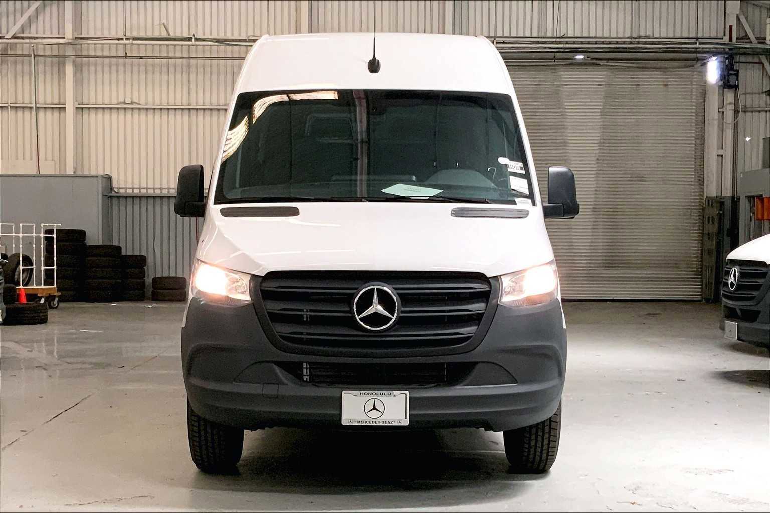 Used 2024 Mercedes-Benz Sprinter 2500 image 3