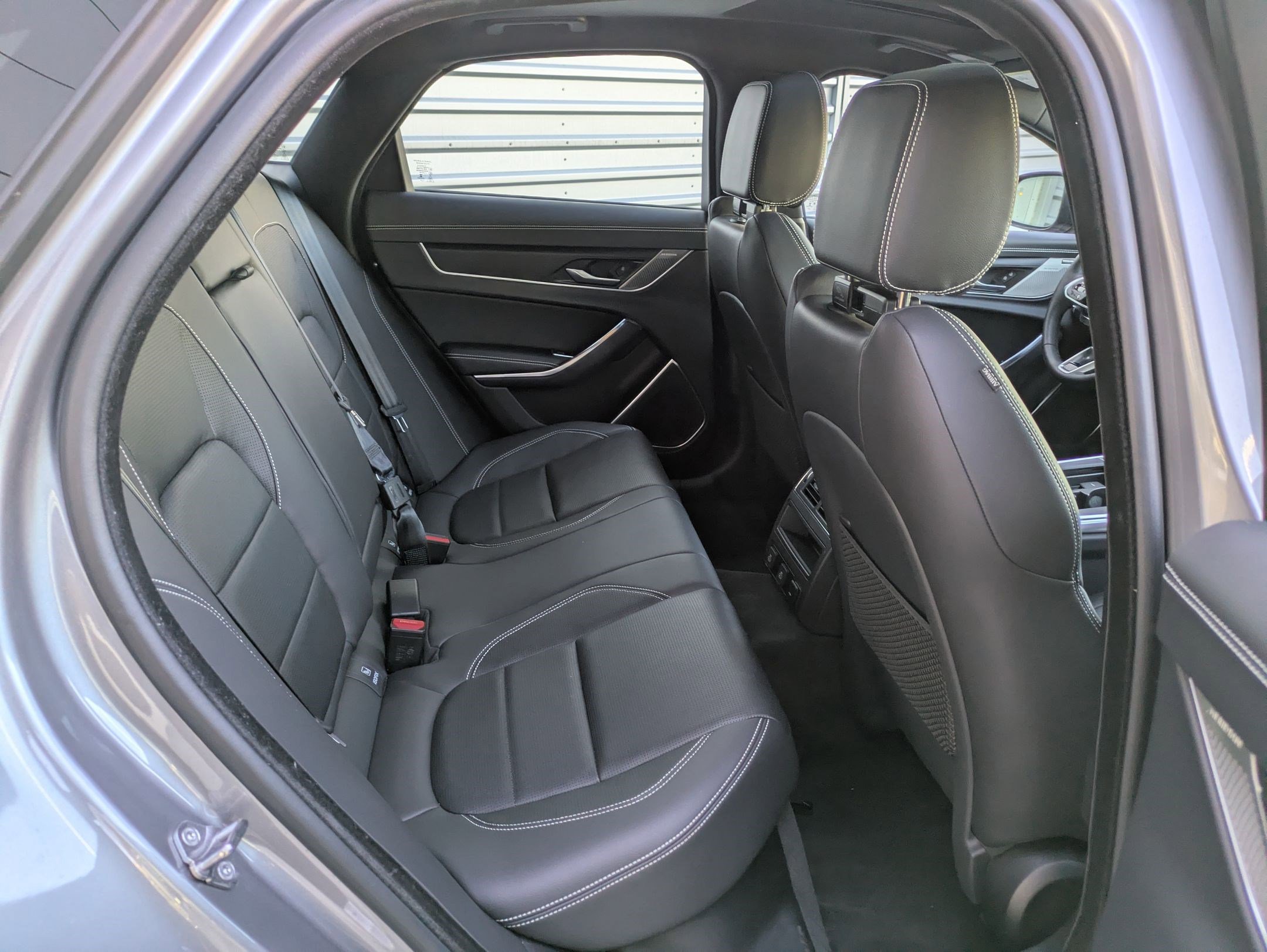 Used 2024 Jaguar XF R-Dynamic SE image 34