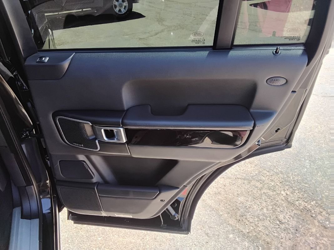 Used 2011 Land Rover Range Rover Supercharged AWD/4WD image 18