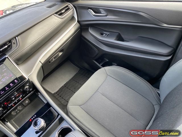 Certified 2025 Jeep Grand Cherokee Laredo X w/ Luxury Tech Group I image 15