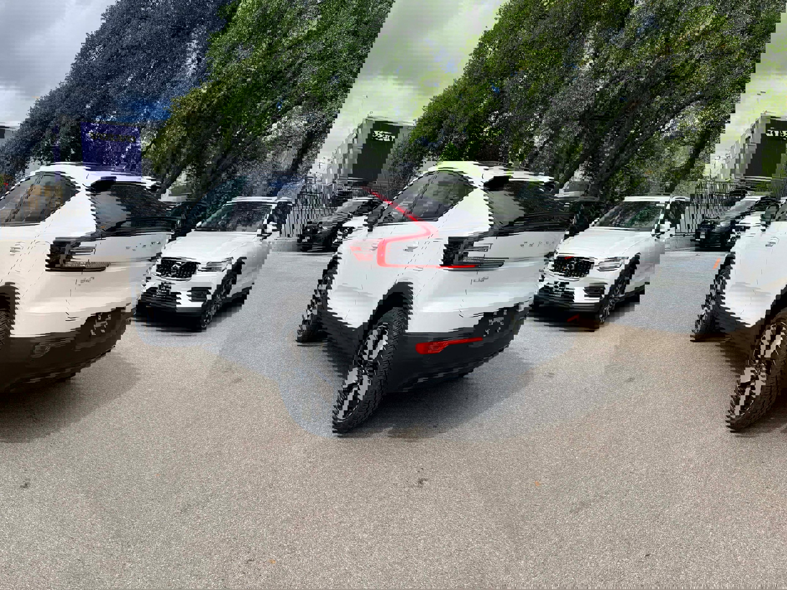 Certified 2023 Volvo C40 P8 Recharge Ultimate image 4