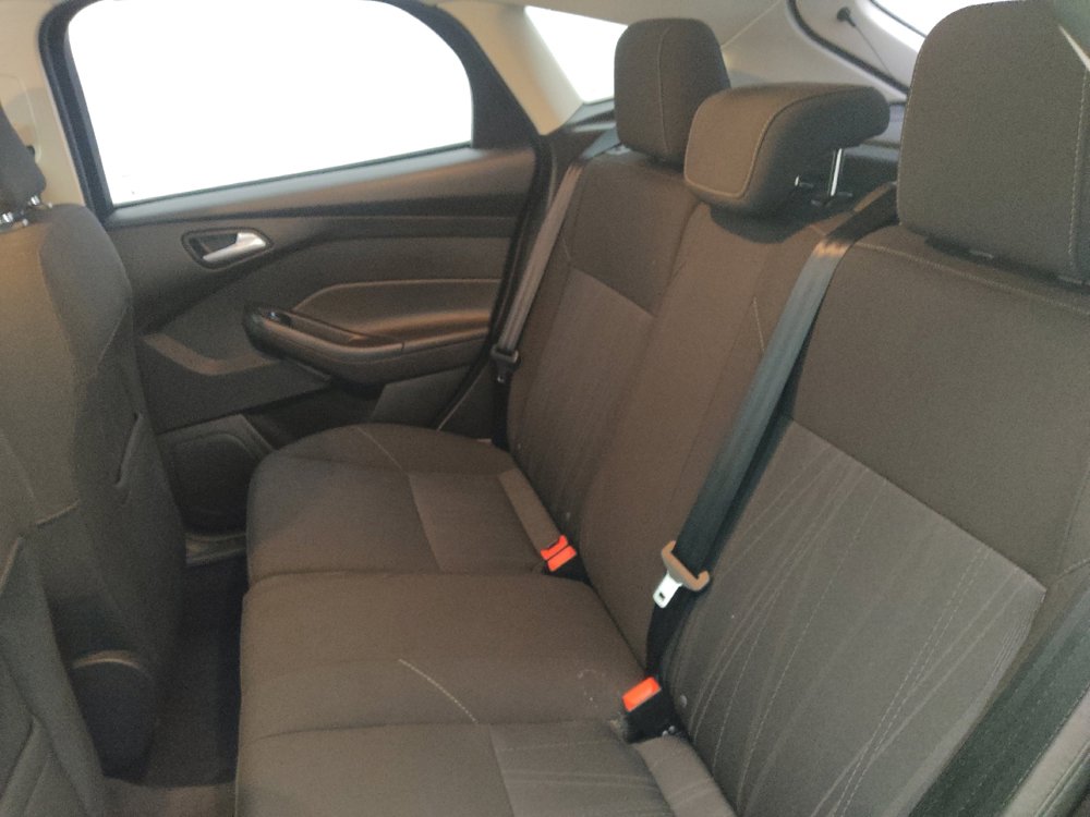Used 2016 Ford Focus SE w/ SE Sport Package image 18