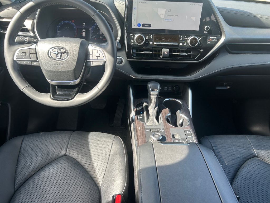 Used 2025 Toyota Highlander Limited AWD/4WD image 15