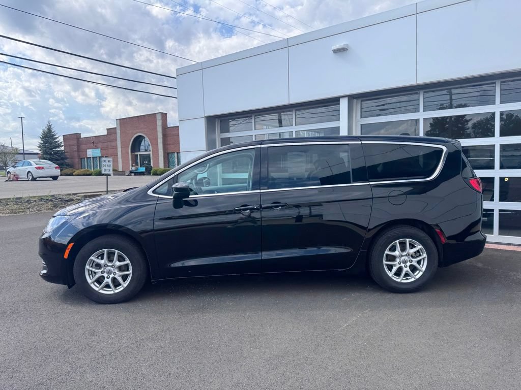 Used 2024 Chrysler Voyager LX FWD image 2