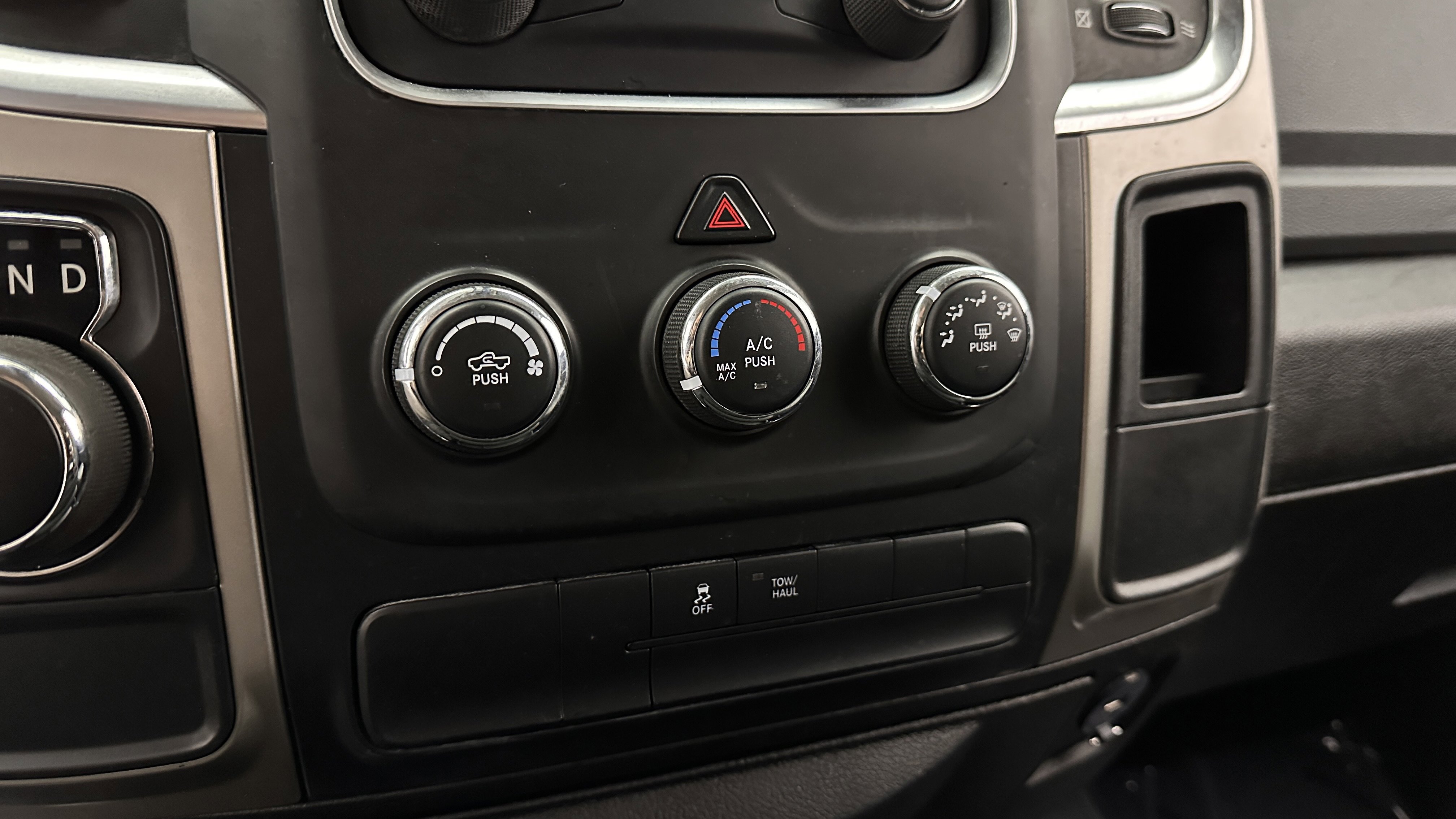 Used 2020 RAM 1500 Classic SLT image 14