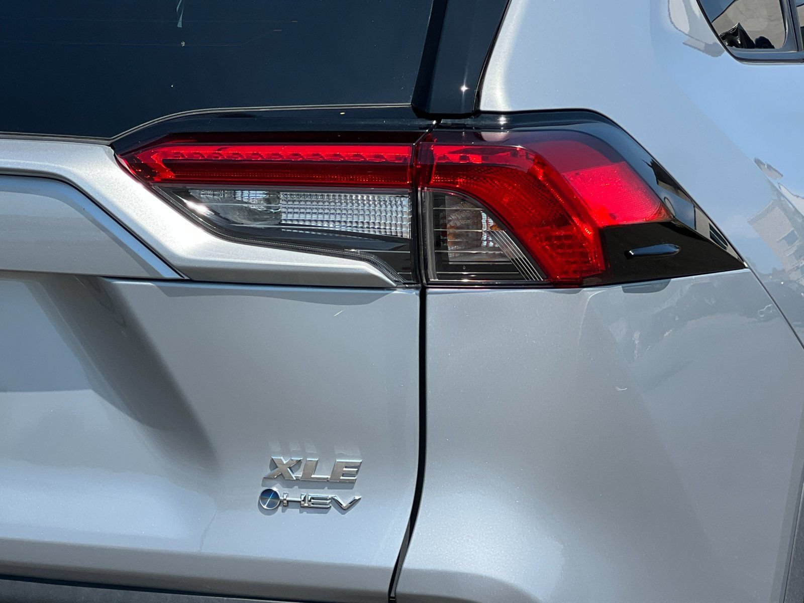 Used 2025 Toyota RAV4 XLE AWD/4WD image 25