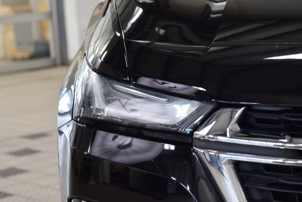 Used 2023 Chevrolet Traverse LS w/ Safety Package FWD image 12