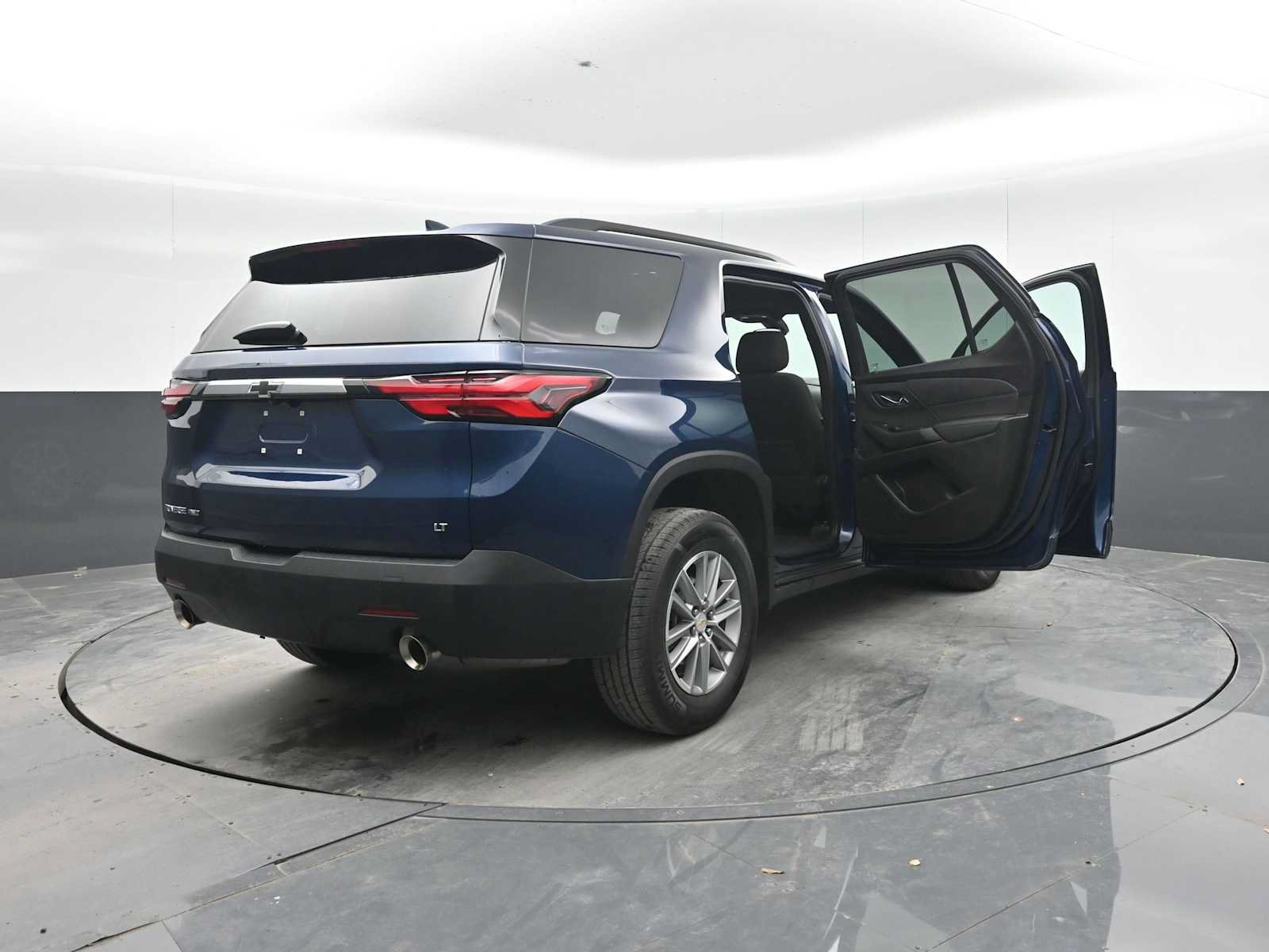 Used 2023 Chevrolet Traverse LT AWD/4WD image 53