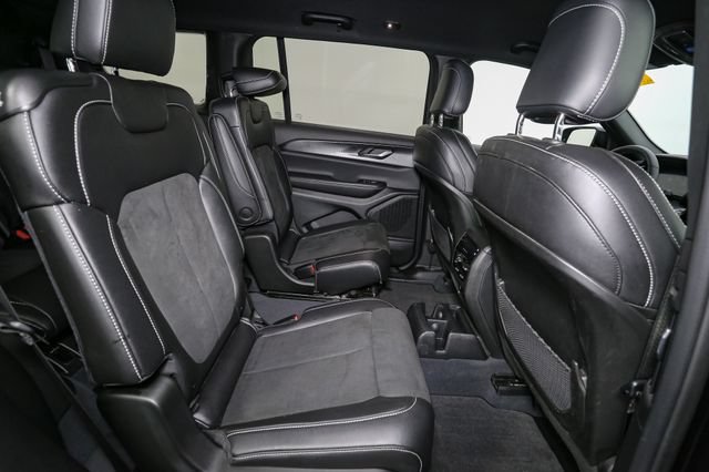 Used 2023 Jeep Grand Cherokee L Laredo AWD/4WD image 18