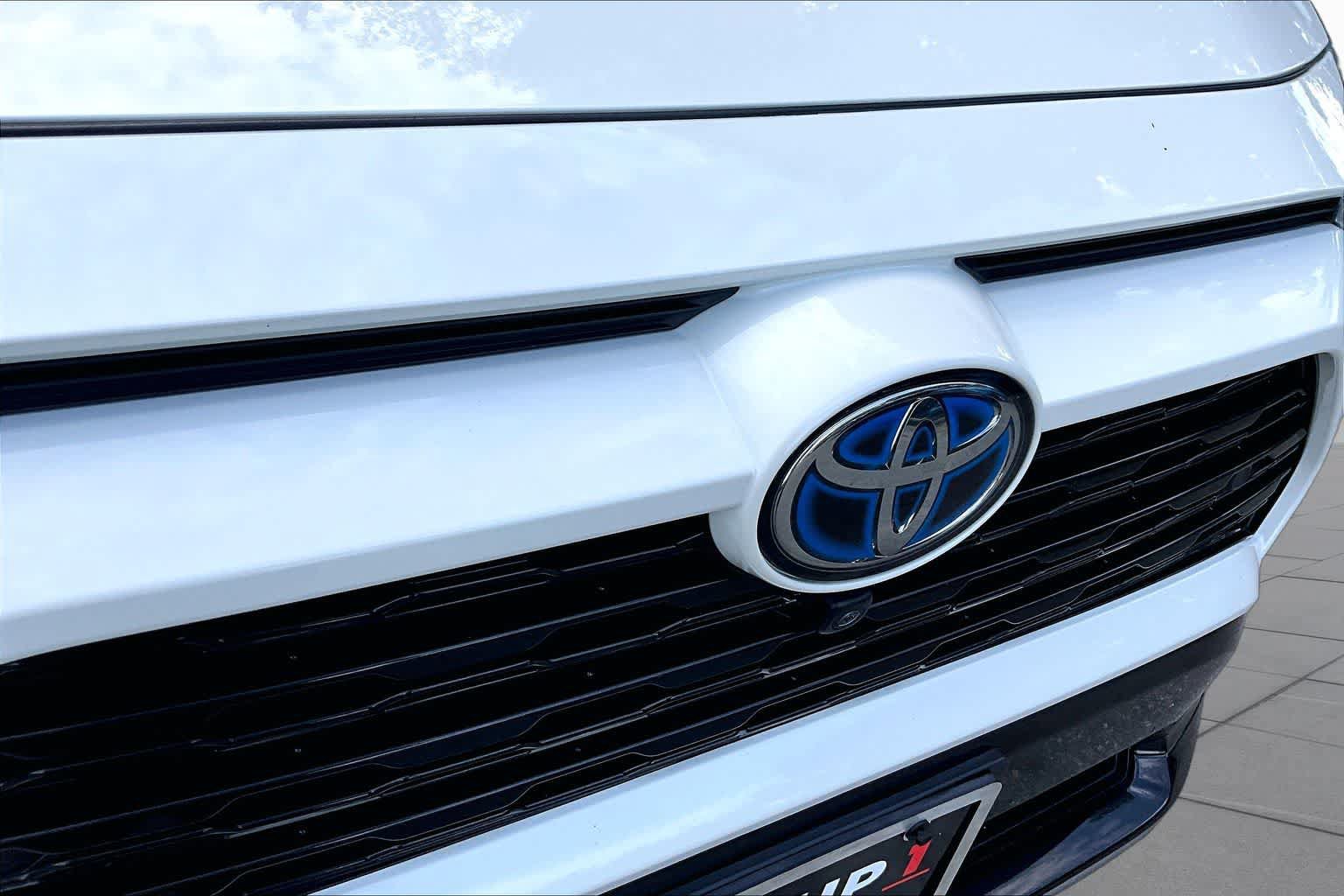 Certified 2022 Toyota RAV4 XSE AWD/4WD image 29