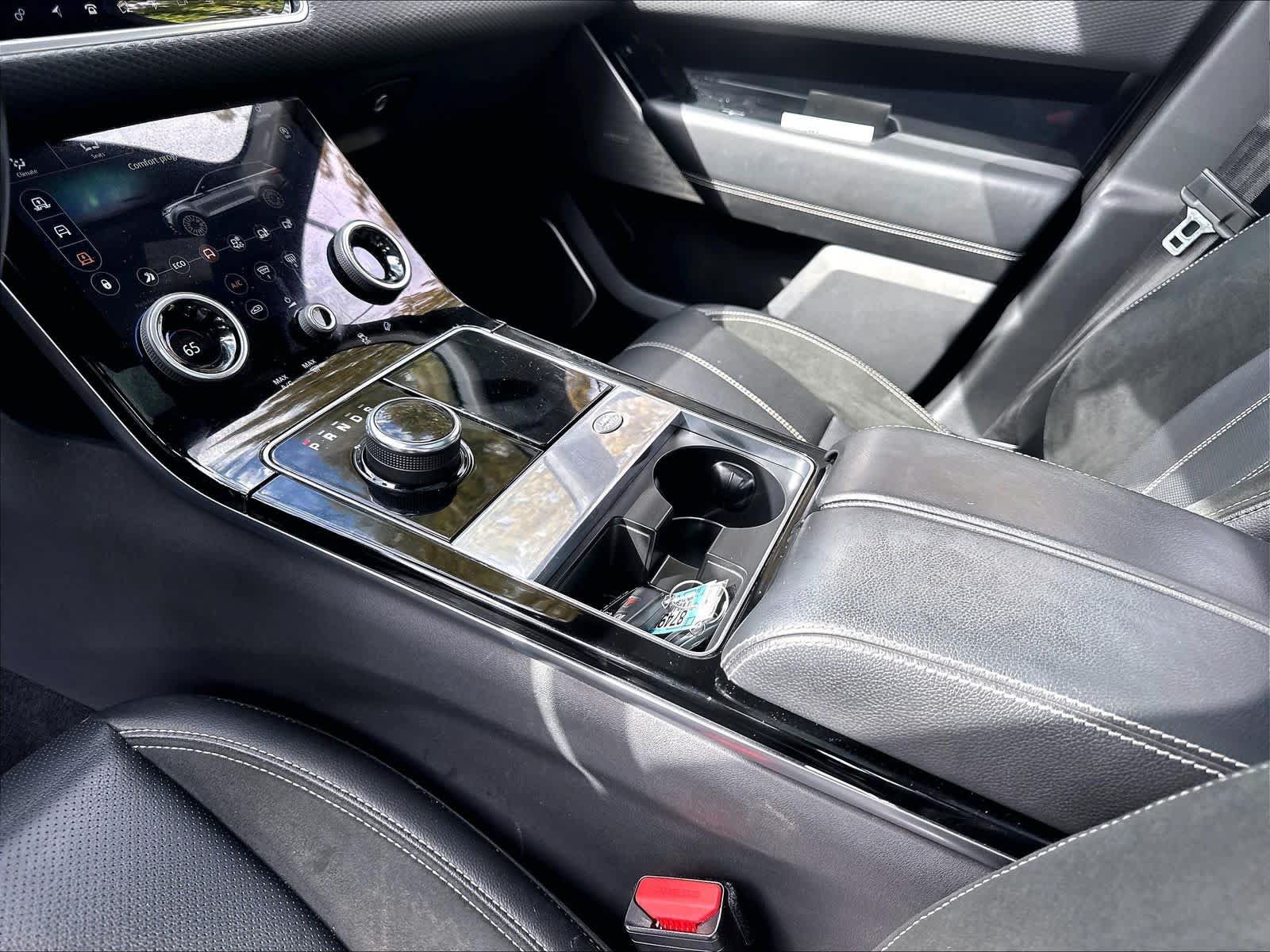 Used 2019 Land Rover Range Rover Velar R-Dynamic SE AWD/4WD image 17