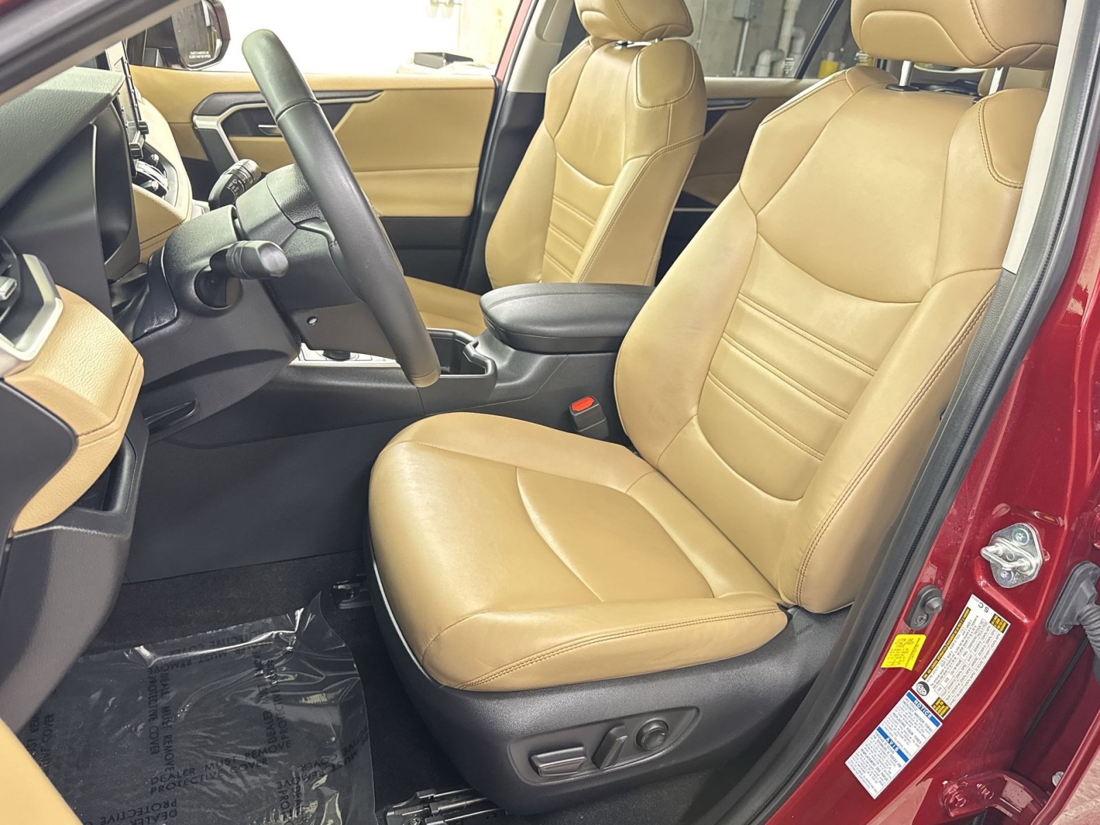 Used 2022 Toyota RAV4 XLE Premium AWD/4WD image 25