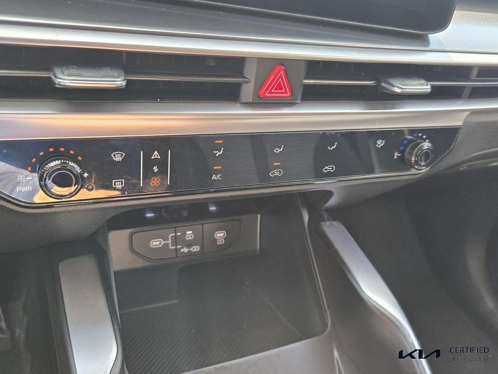 Certified 2026 Kia Sorento LX FWD image 23