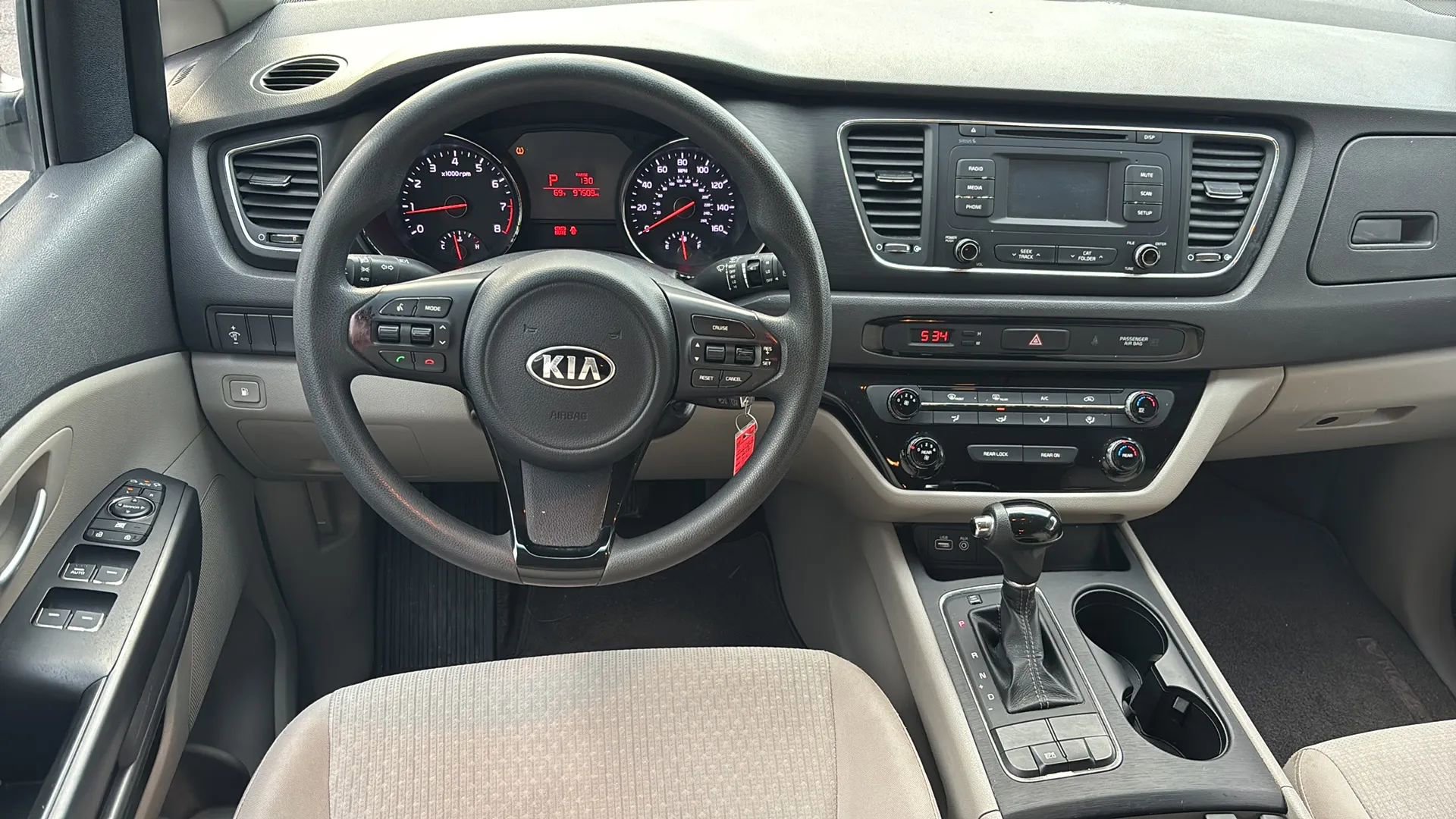 Used 2017 Kia Sedona LX image 26