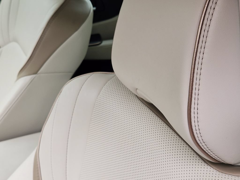 Certified 2023 Toyota Crown AWD/4WD image 17