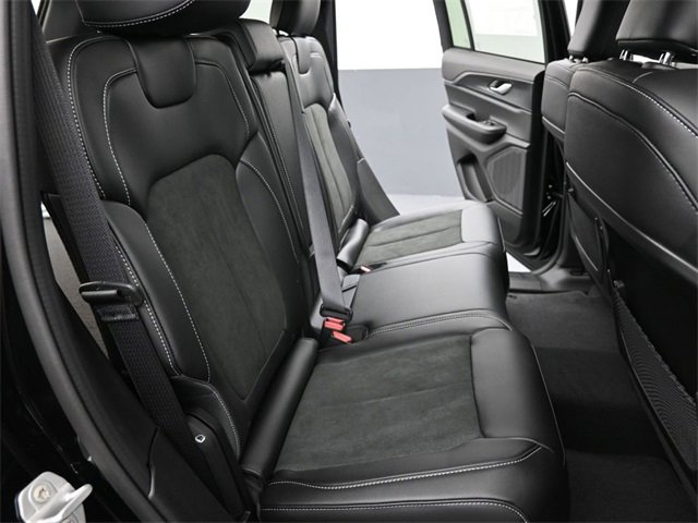New 2025 Jeep Grand Cherokee Altitude image 23