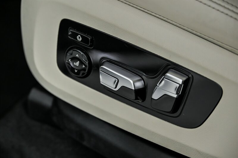 Used 2023 BMW X7 xDrive40i AWD/4WD image 26