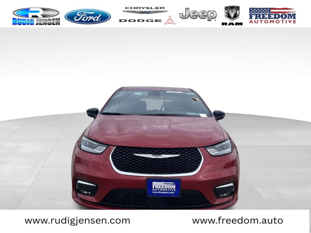 Used 2025 Chrysler Pacifica Select image 8