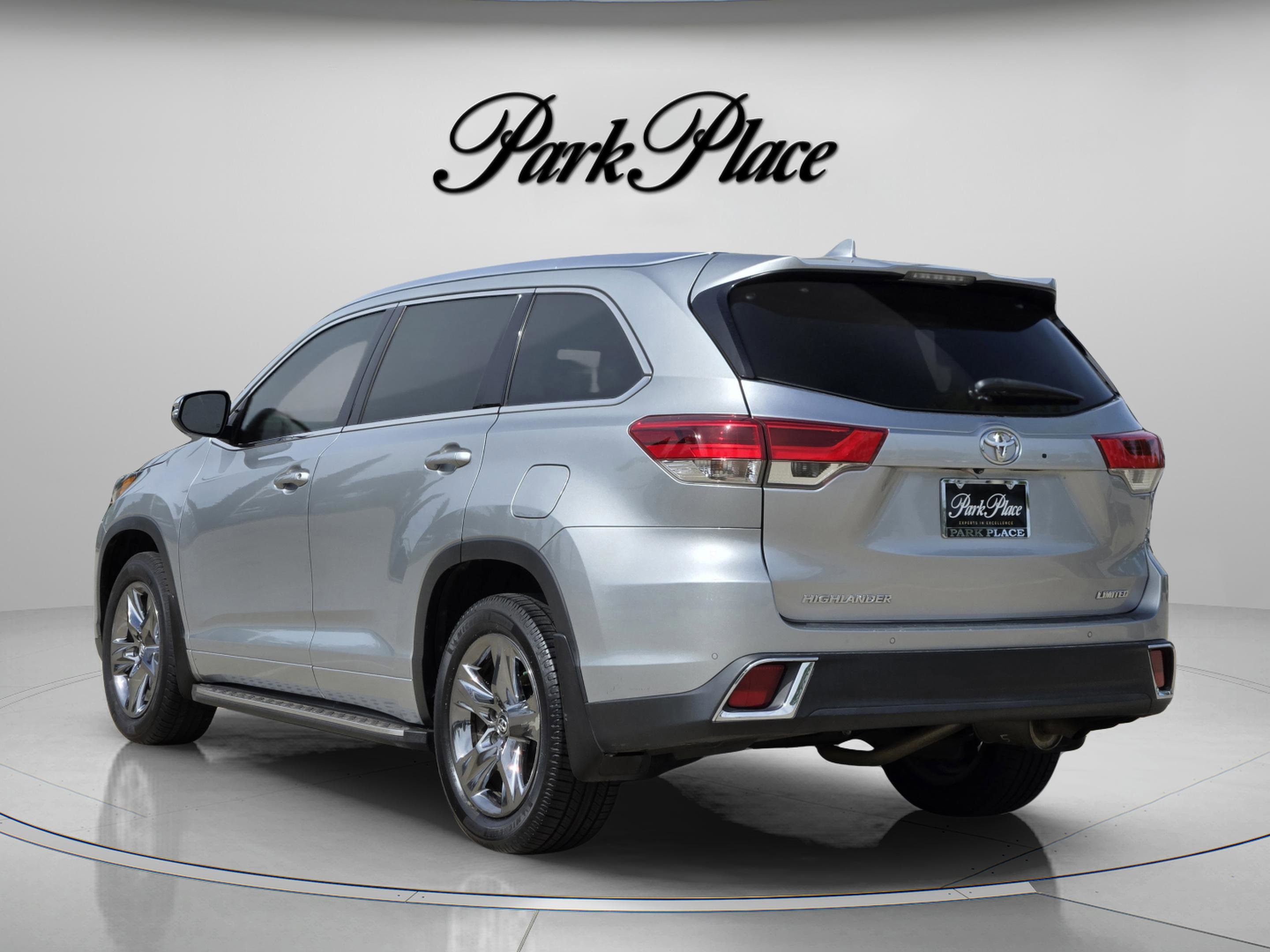 Used 2019 Toyota Highlander Limited Platinum image 3