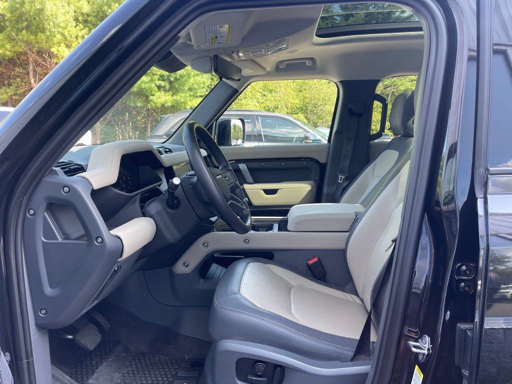 Used 2024 Land Rover Defender 110 X-Dynamic SE AWD/4WD image 11