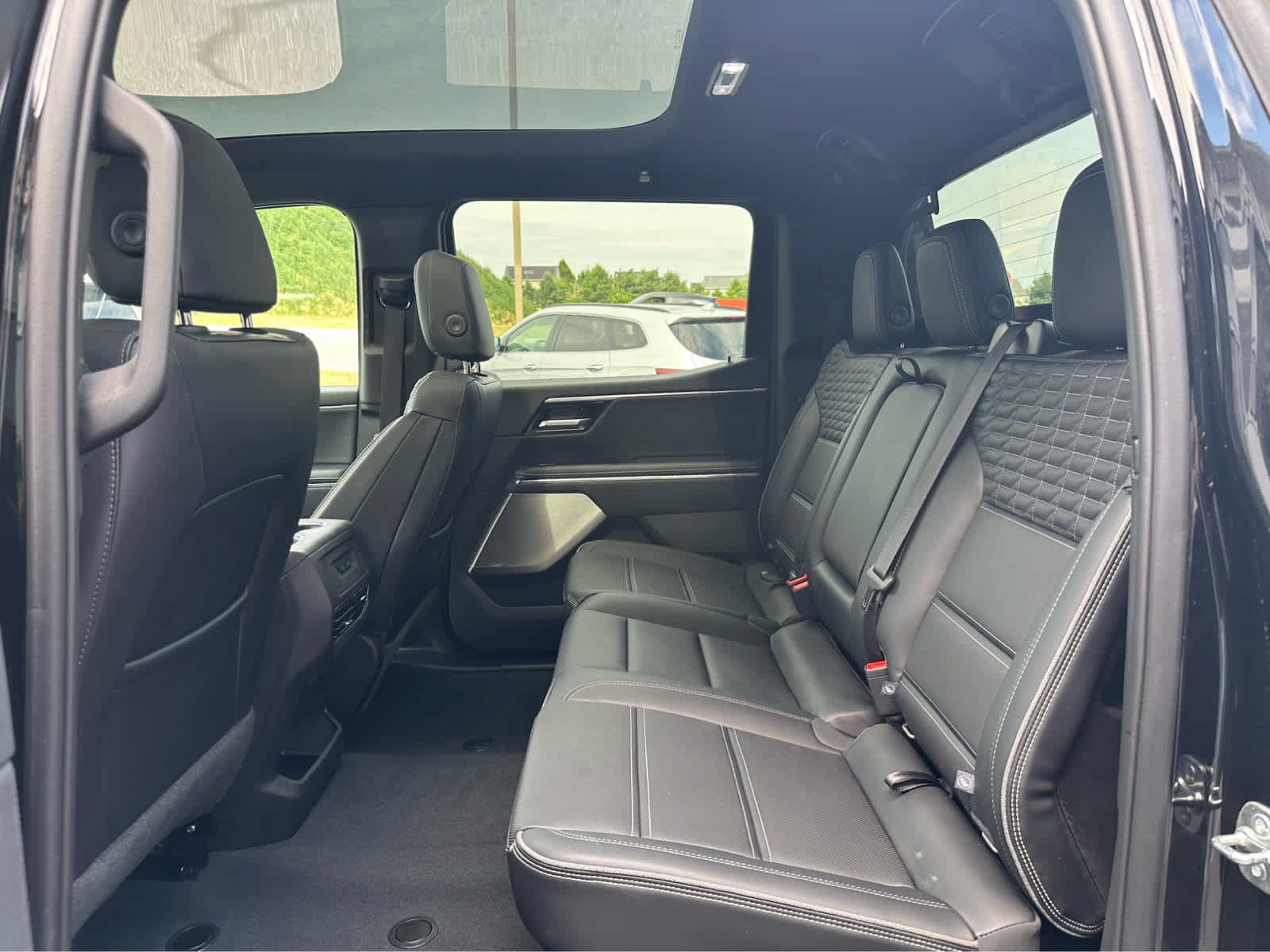 Used 2025 GMC Sierra EV Denali AWD/4WD image 12