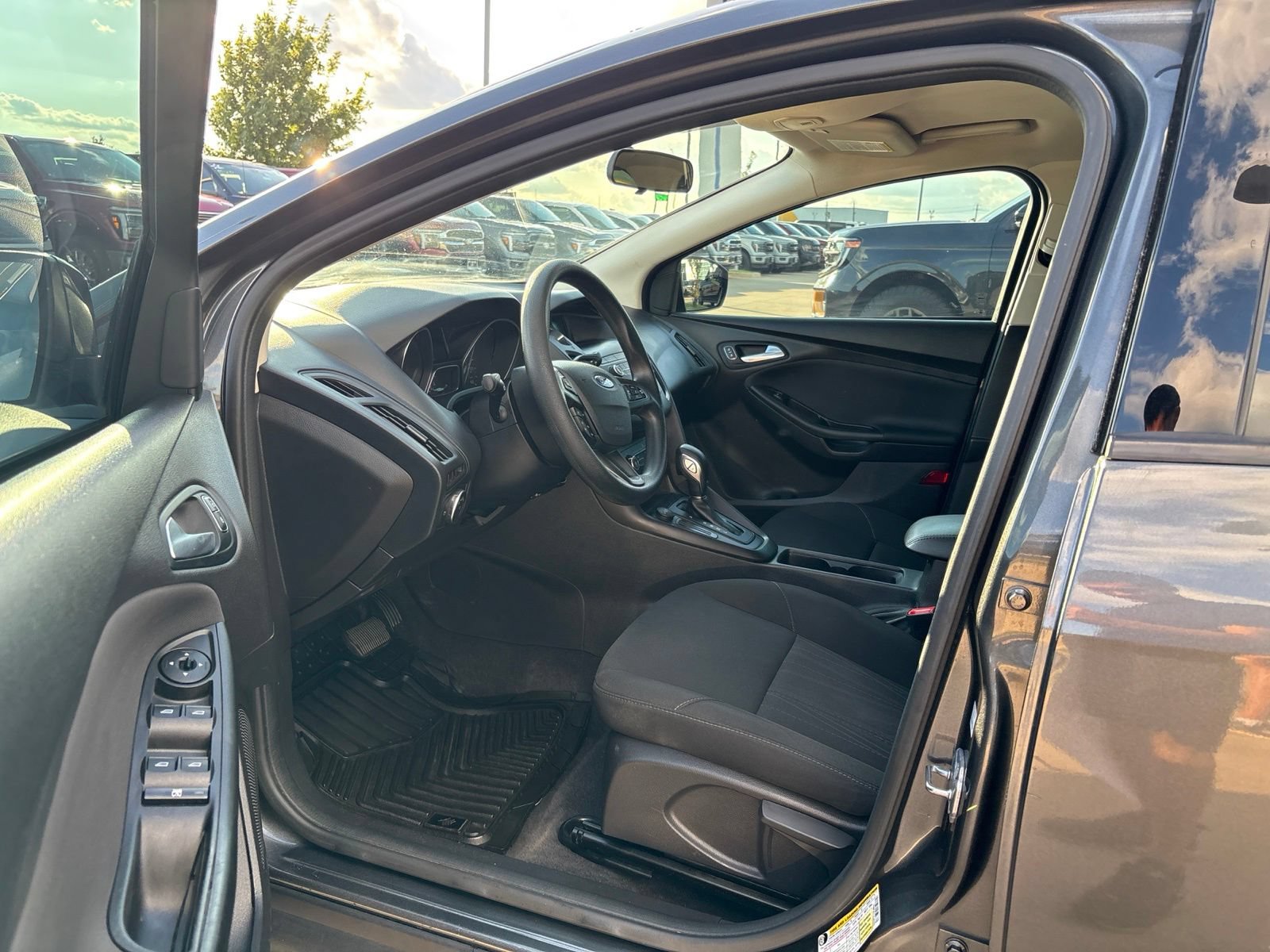 Used 2018 Ford Focus SE FWD image 15