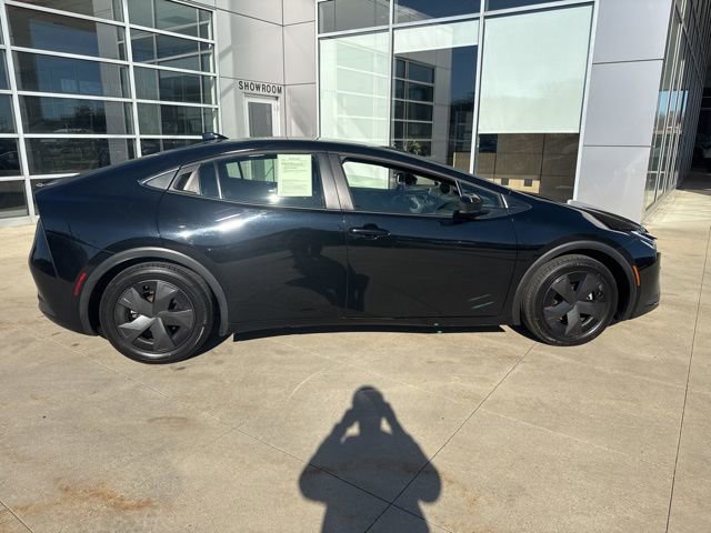 Used 2025 Toyota Prius LE image 8