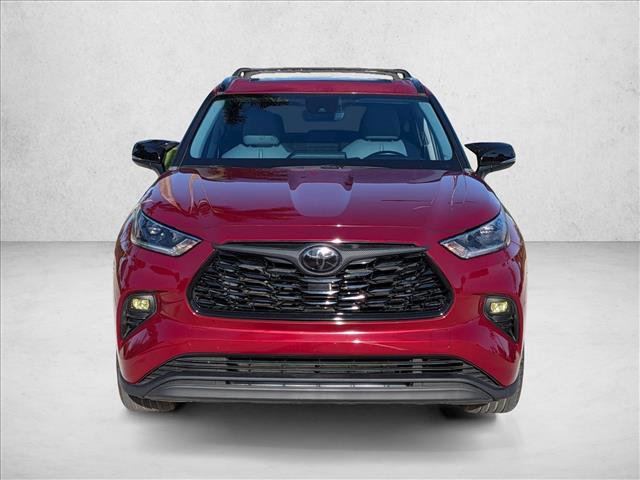 Used 2021 Toyota Highlander XLE FWD video 2