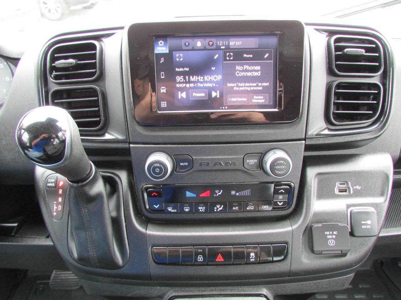 Used 2024 RAM ProMaster 2500 w/ Convenience Group FWD image 18