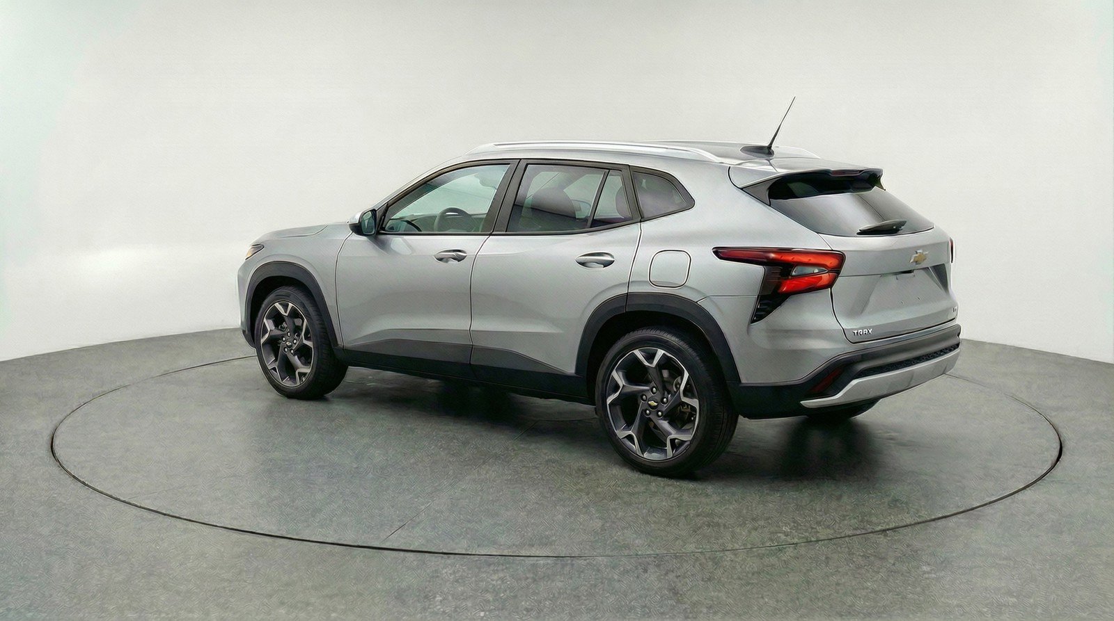 Used 2025 Chevrolet Trax LT w/ LT Convenience Package image 6