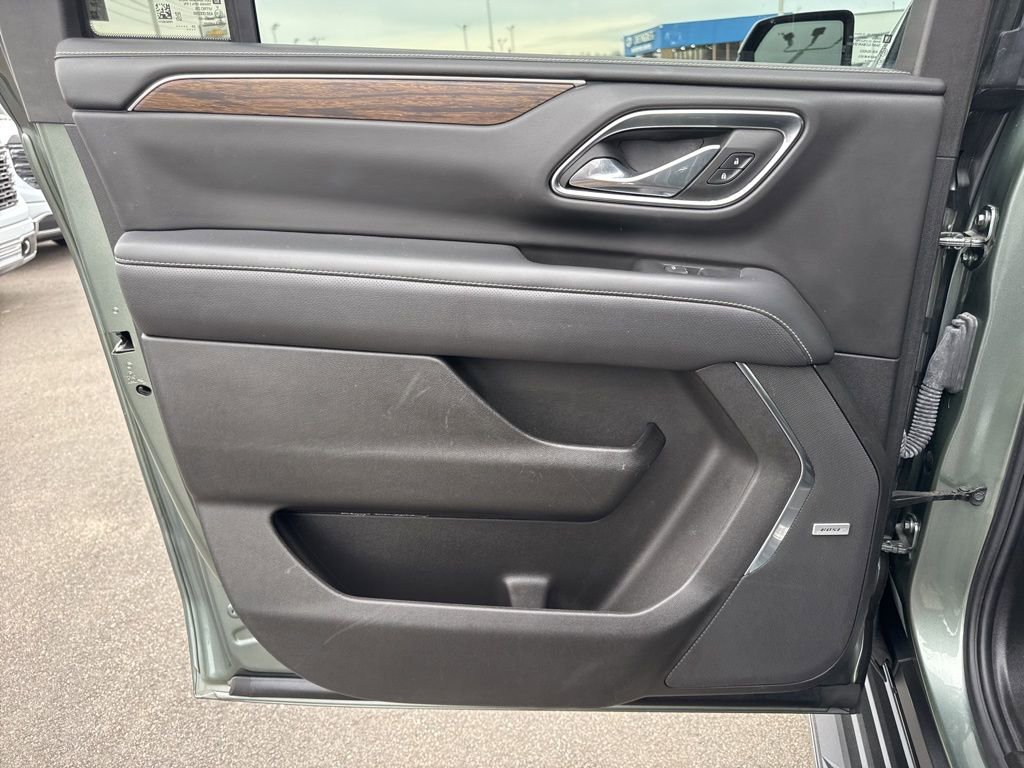 Used 2023 Chevrolet Suburban Premier image 31