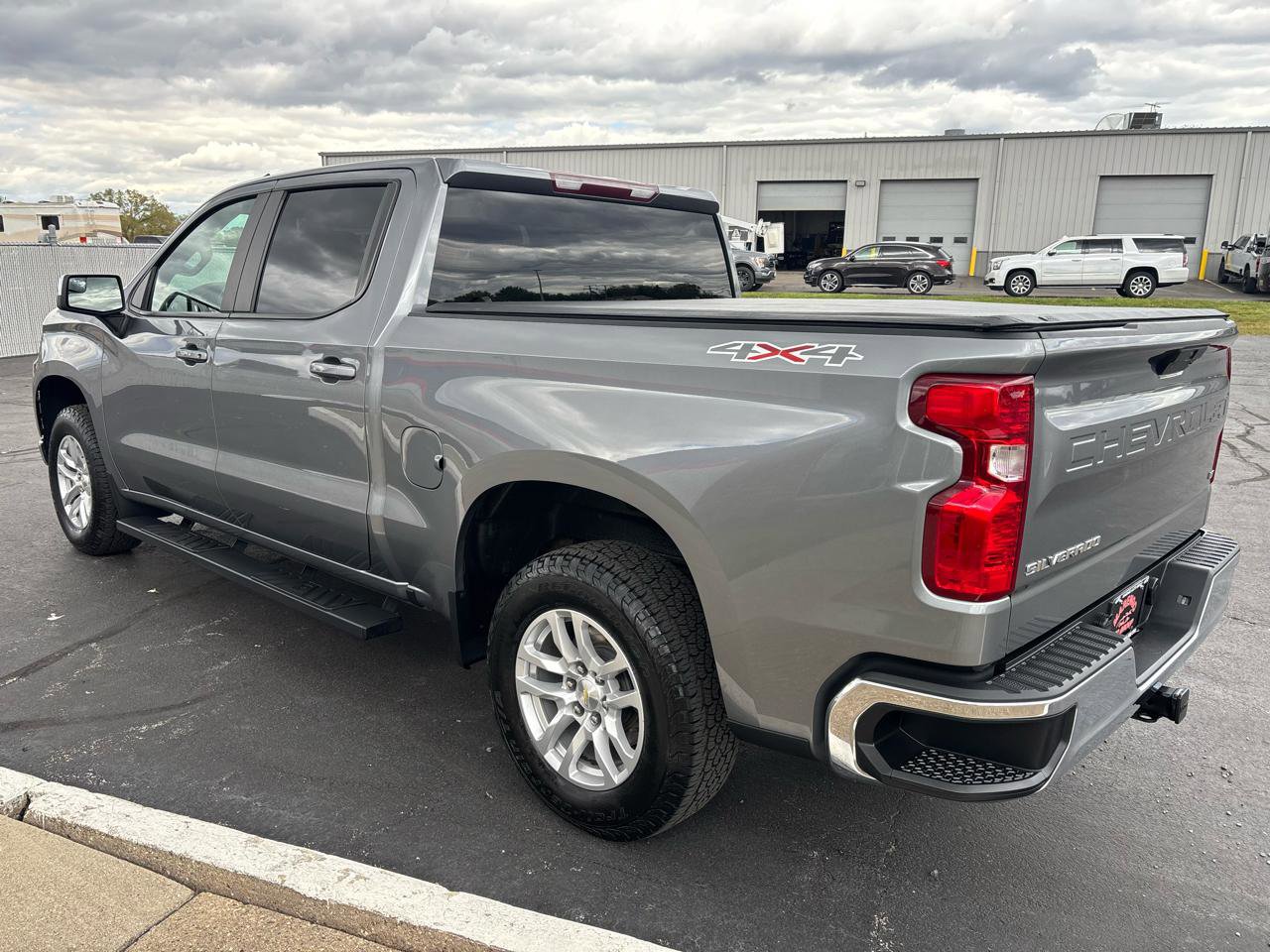 Used 2021 Chevrolet Silverado 1500 LT AWD/4WD image 5