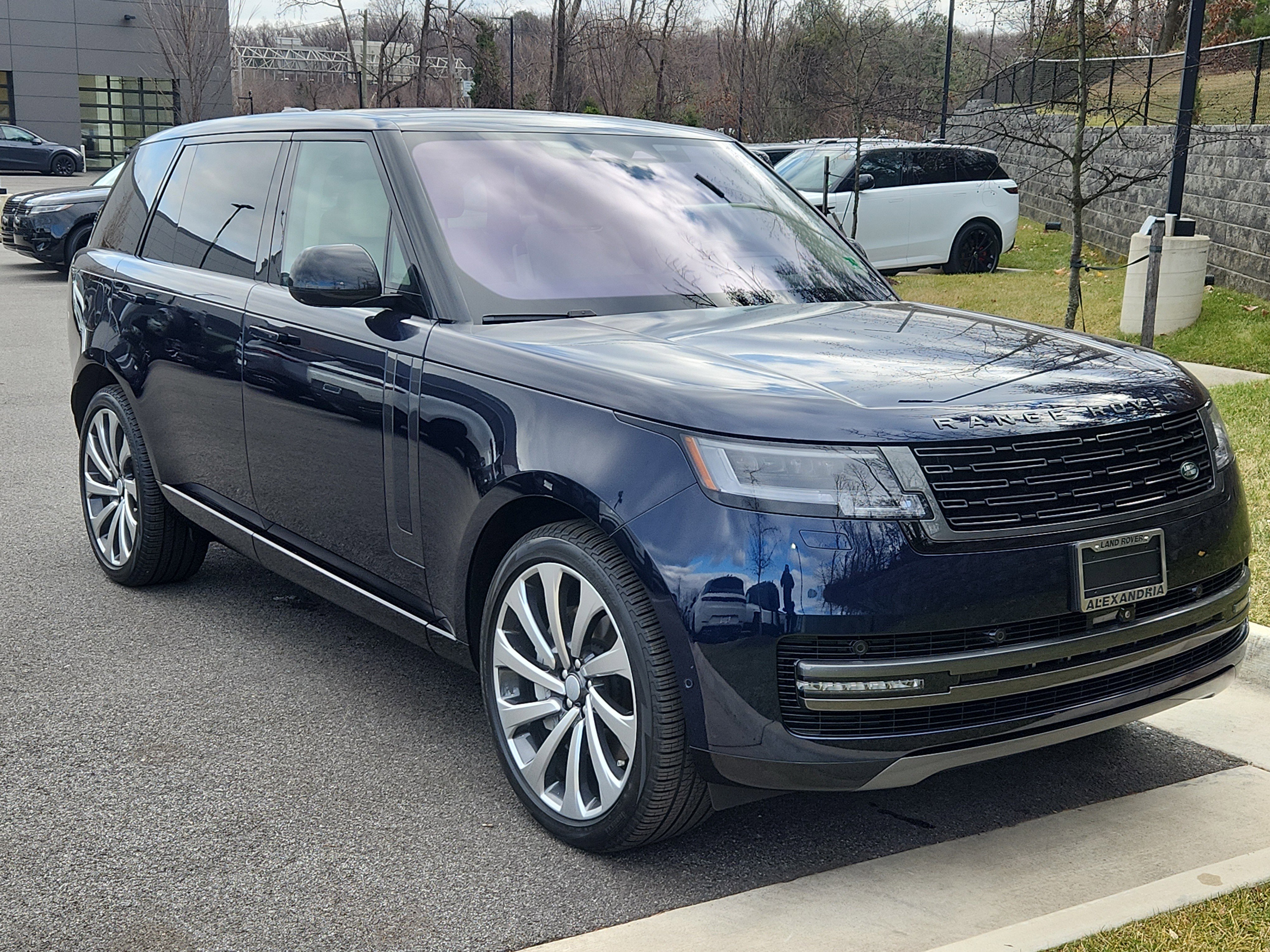 Used 2023 Land Rover Range Rover Long Wheelbase SE image 10