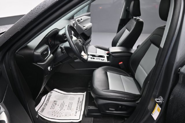Used 2022 Ford Explorer XLT w/ Equipment Group 202A AWD/4WD image 16