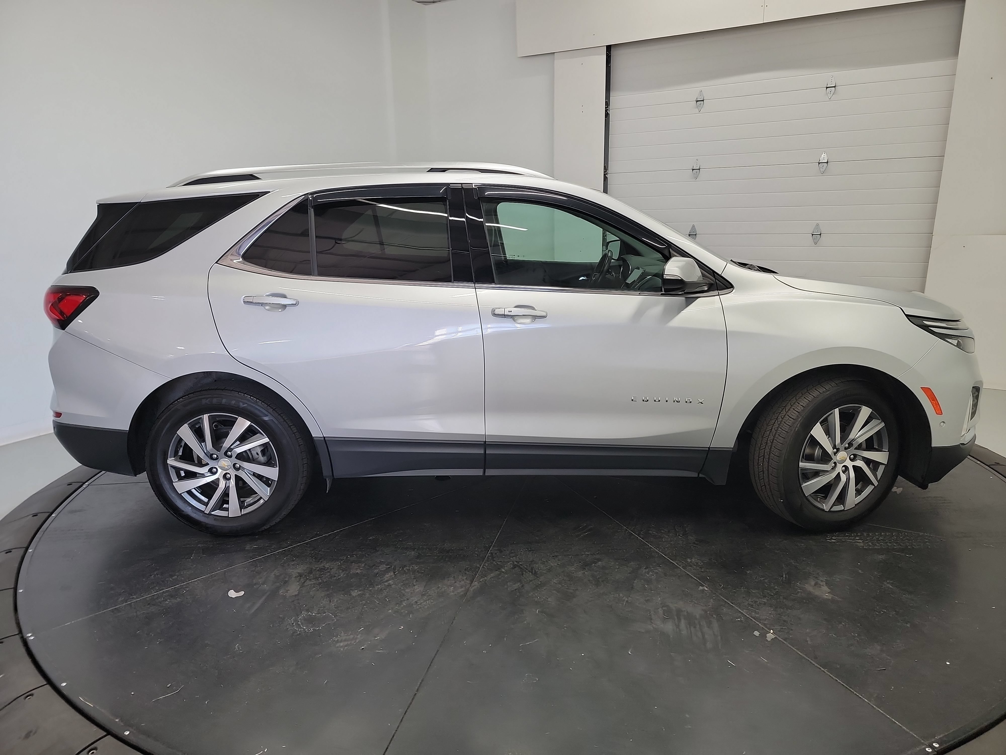 Used 2022 Chevrolet Equinox Premier FWD image 11