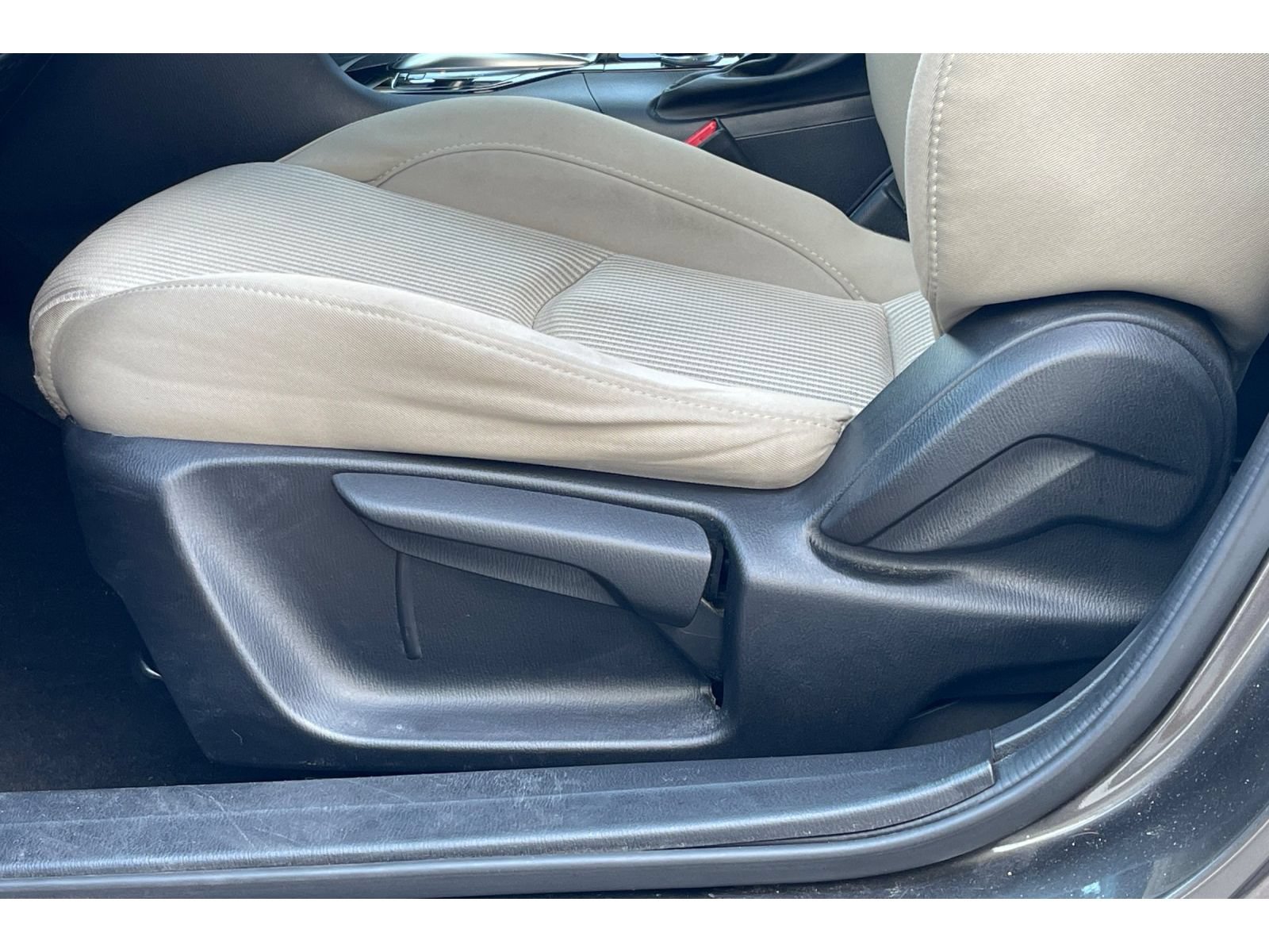 Used 2016 MAZDA MAZDA3 i Touring w/ Popular Equipment Package FWD image 14