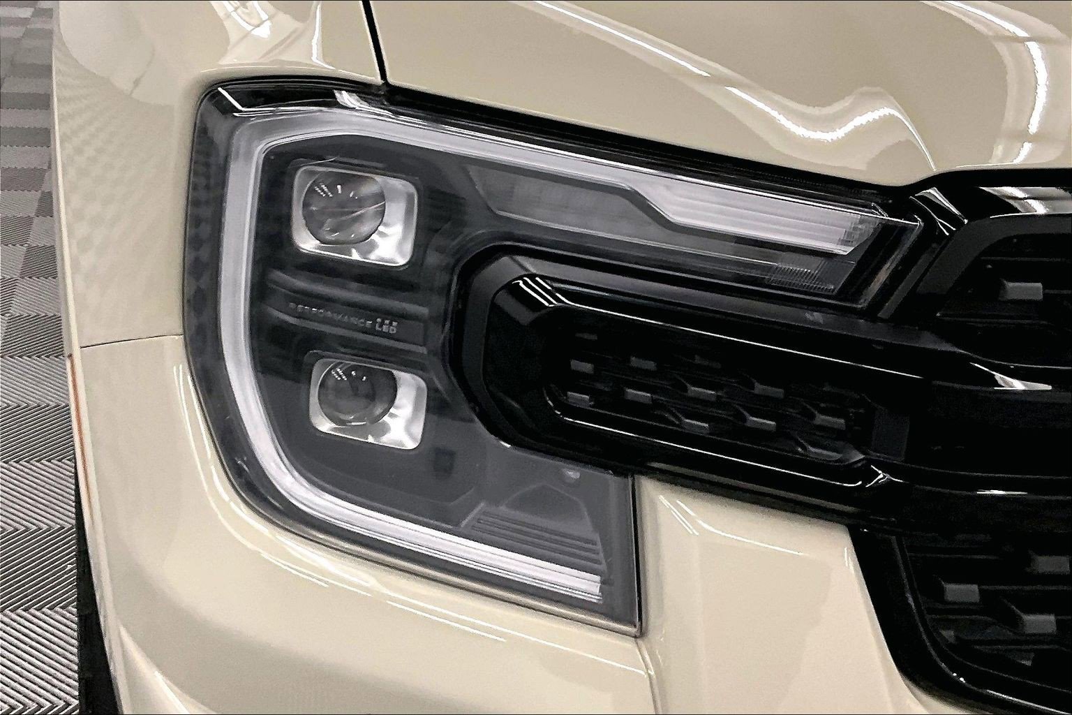 Used 2025 Ford Ranger Lariat w/ FX4 Off-Road Package AWD/4WD image 33