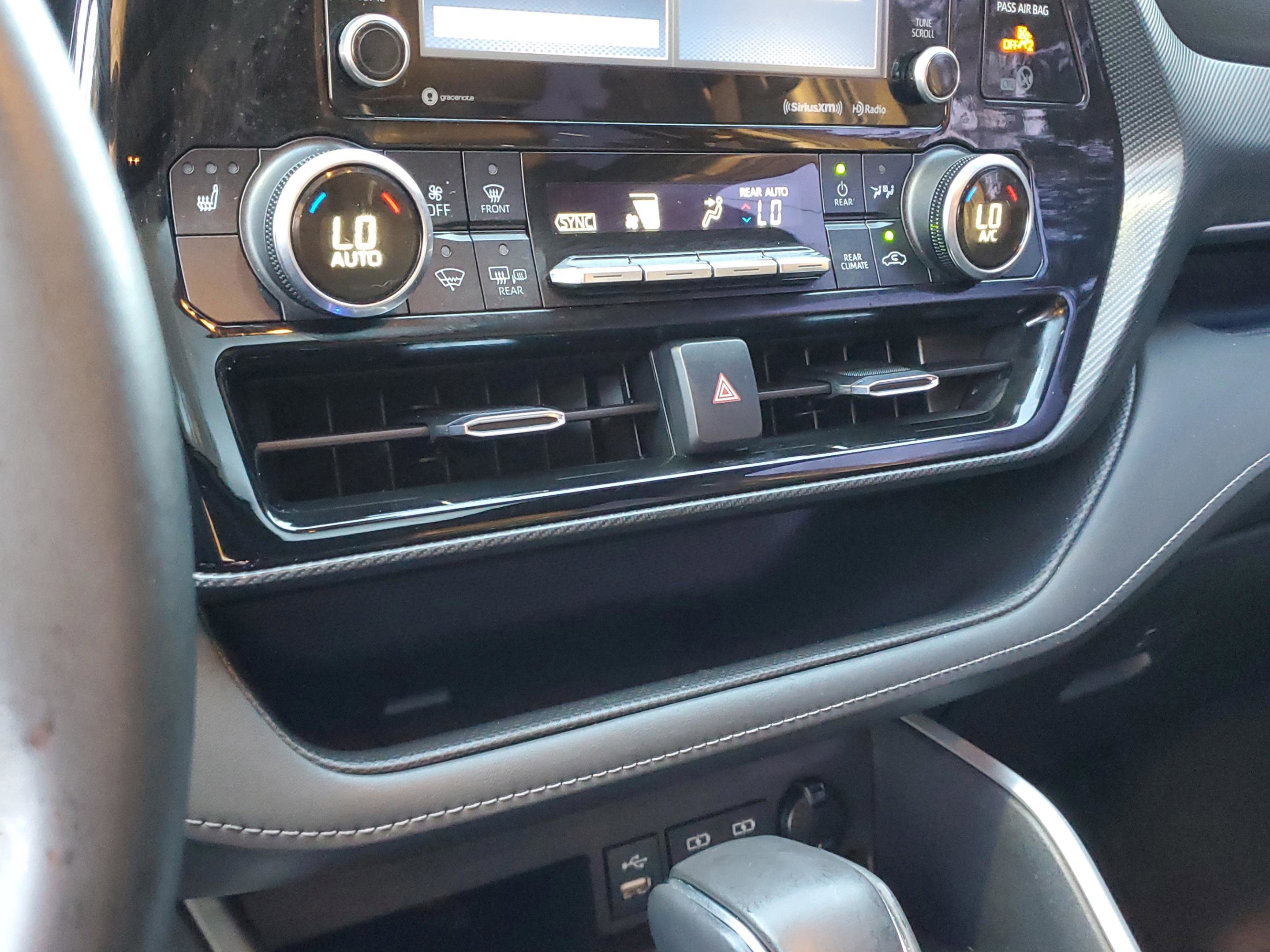 Used 2022 Toyota Highlander XSE FWD image 20