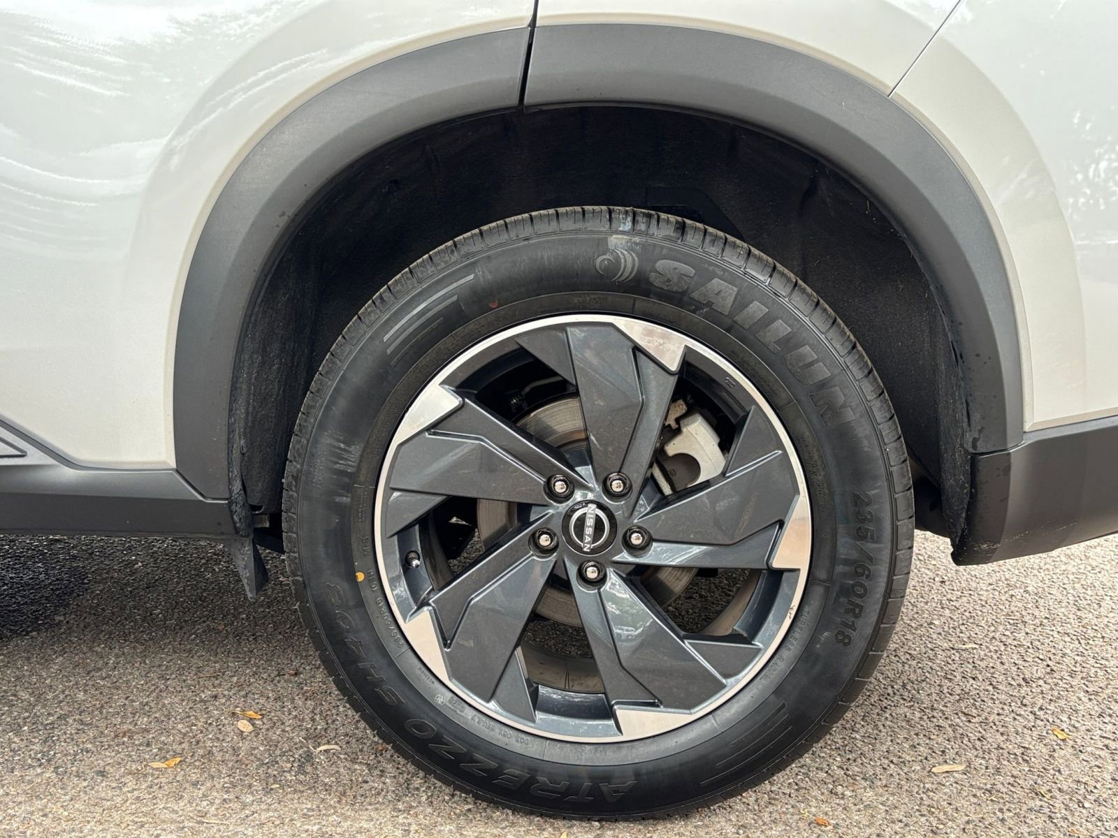 Used 2025 Nissan Rogue SV FWD image 31