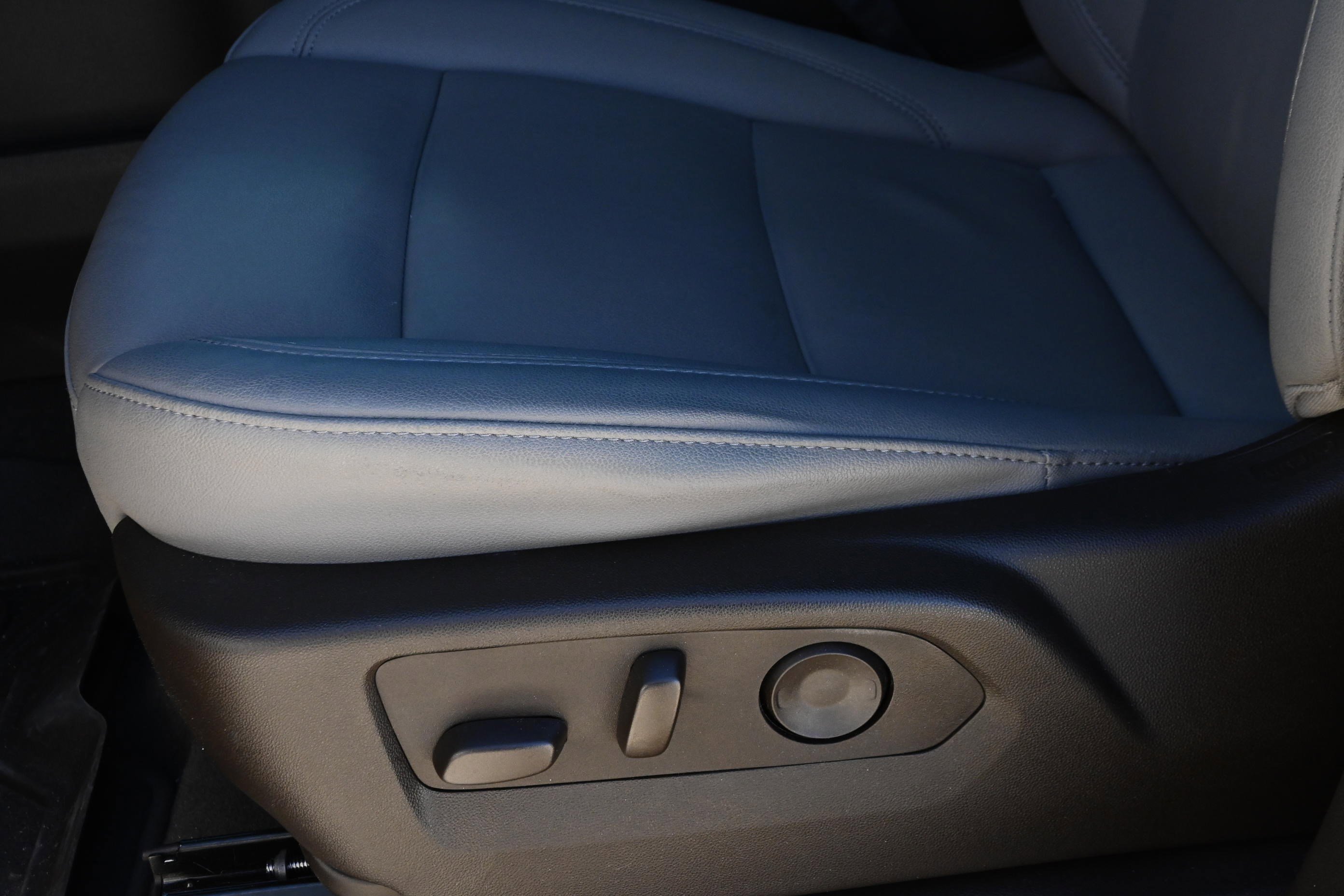 Used 2025 Chevrolet Tahoe LT w/ Comfort Package image 23