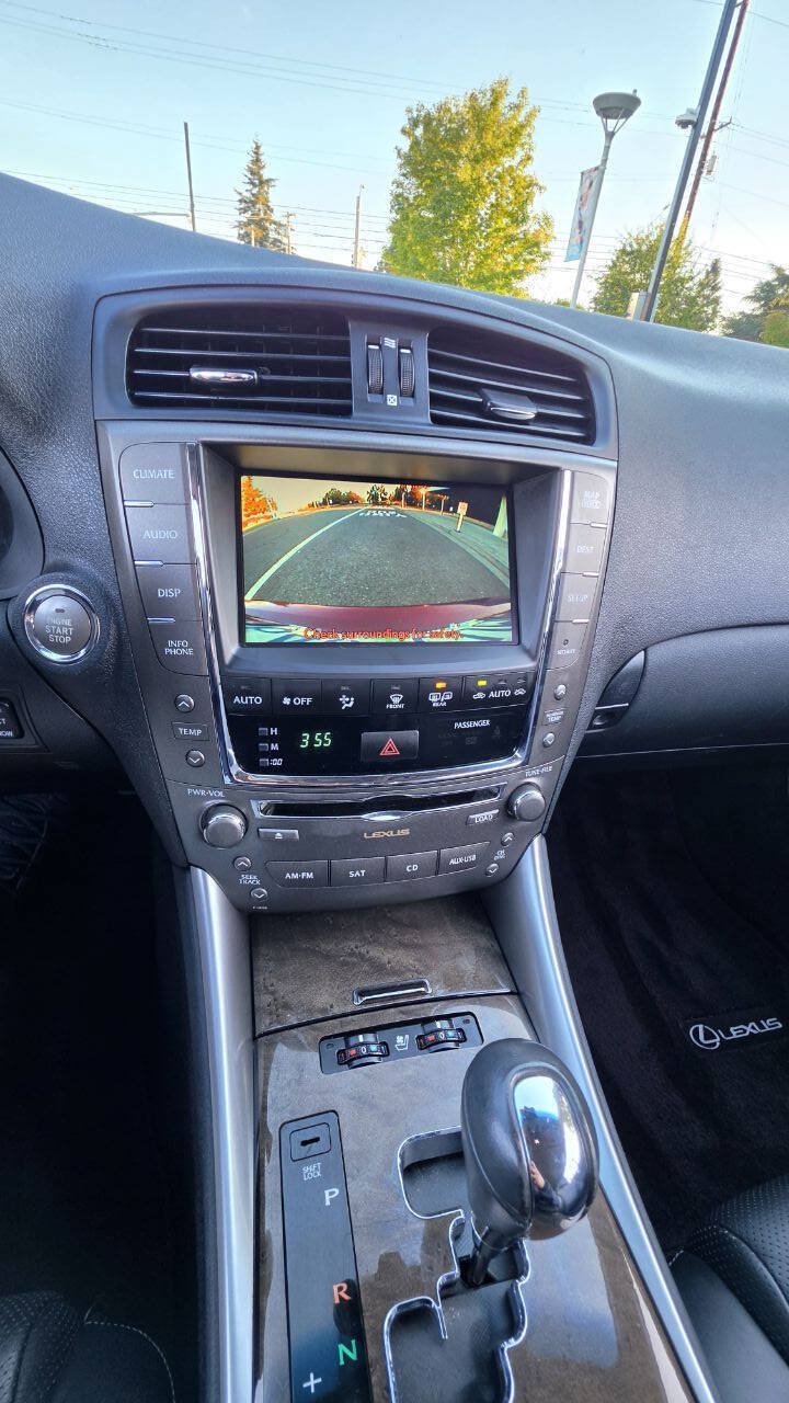 Used 2010 Lexus IS 350C w/ Luxury Pkg RWD image 12