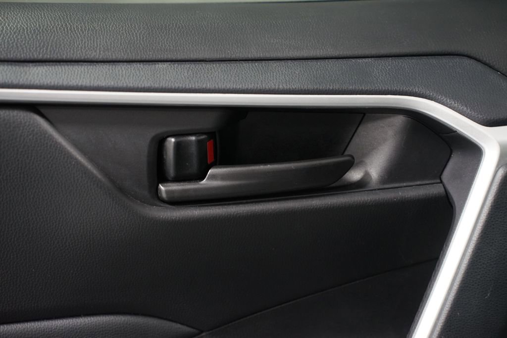 Certified 2025 Toyota RAV4 LE image 30
