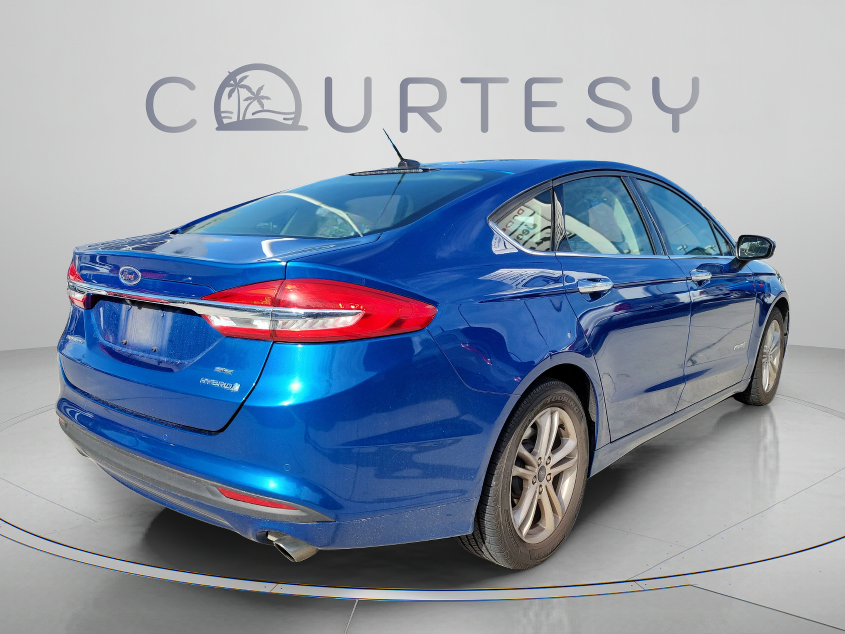 Used 2018 Ford Fusion SE FWD image 3