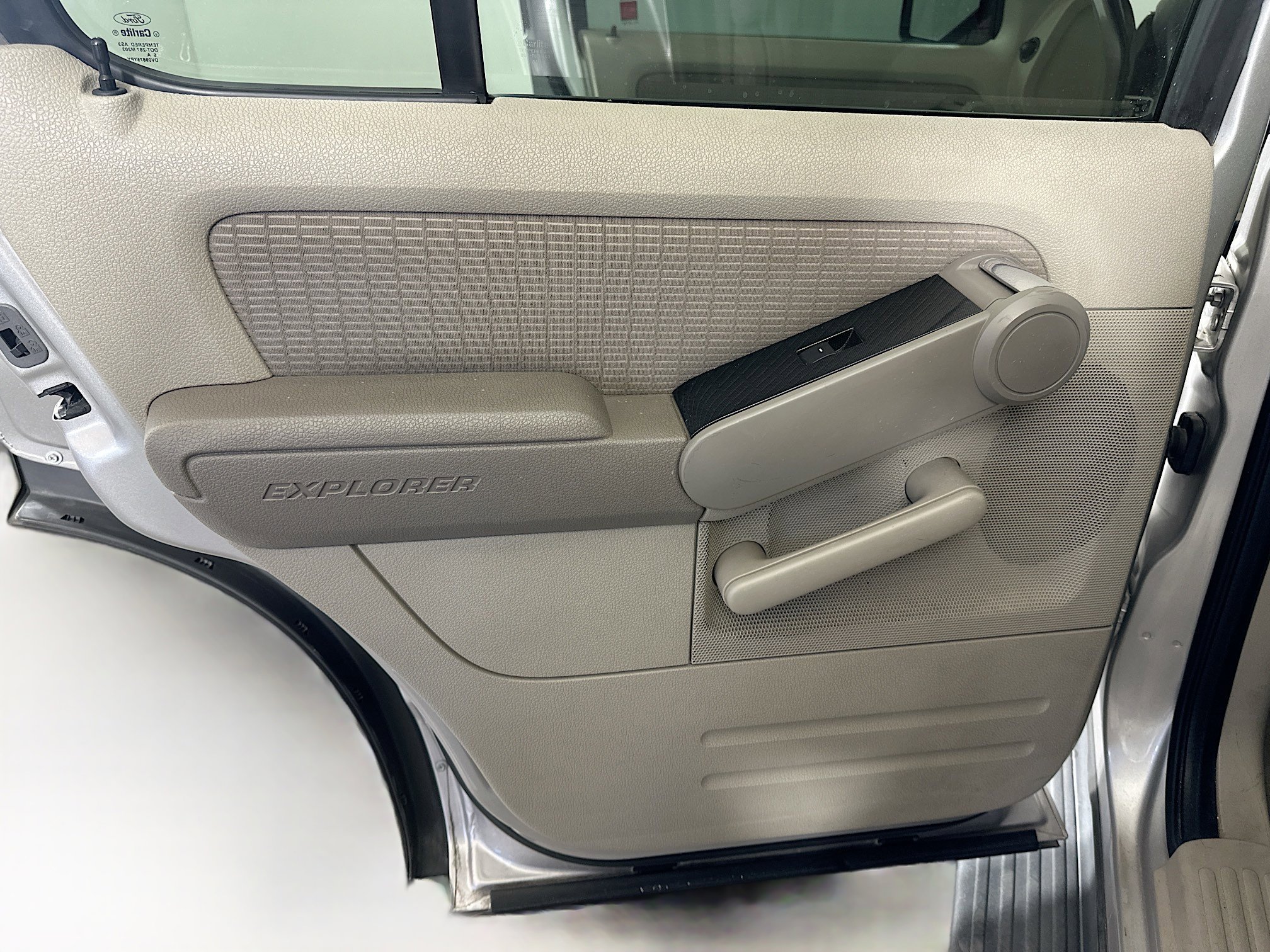 Used 2006 Ford Explorer XLT RWD image 23