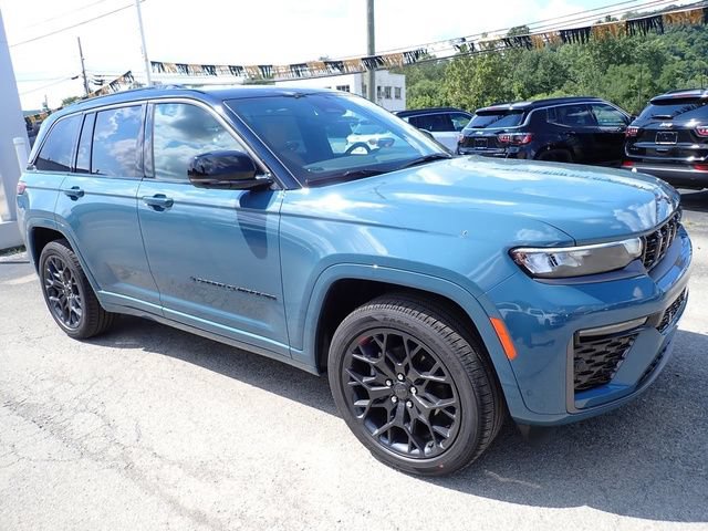 New 2026 Jeep Grand Cherokee Summit w/ Obsidian Package AWD/4WD image 9