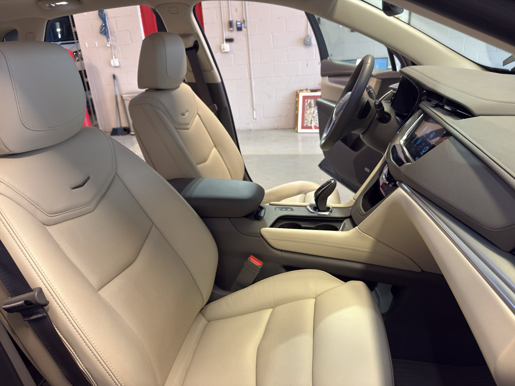 Used 2017 Cadillac XT5 Luxury w/ Driver Awareness Package AWD/4WD image 21