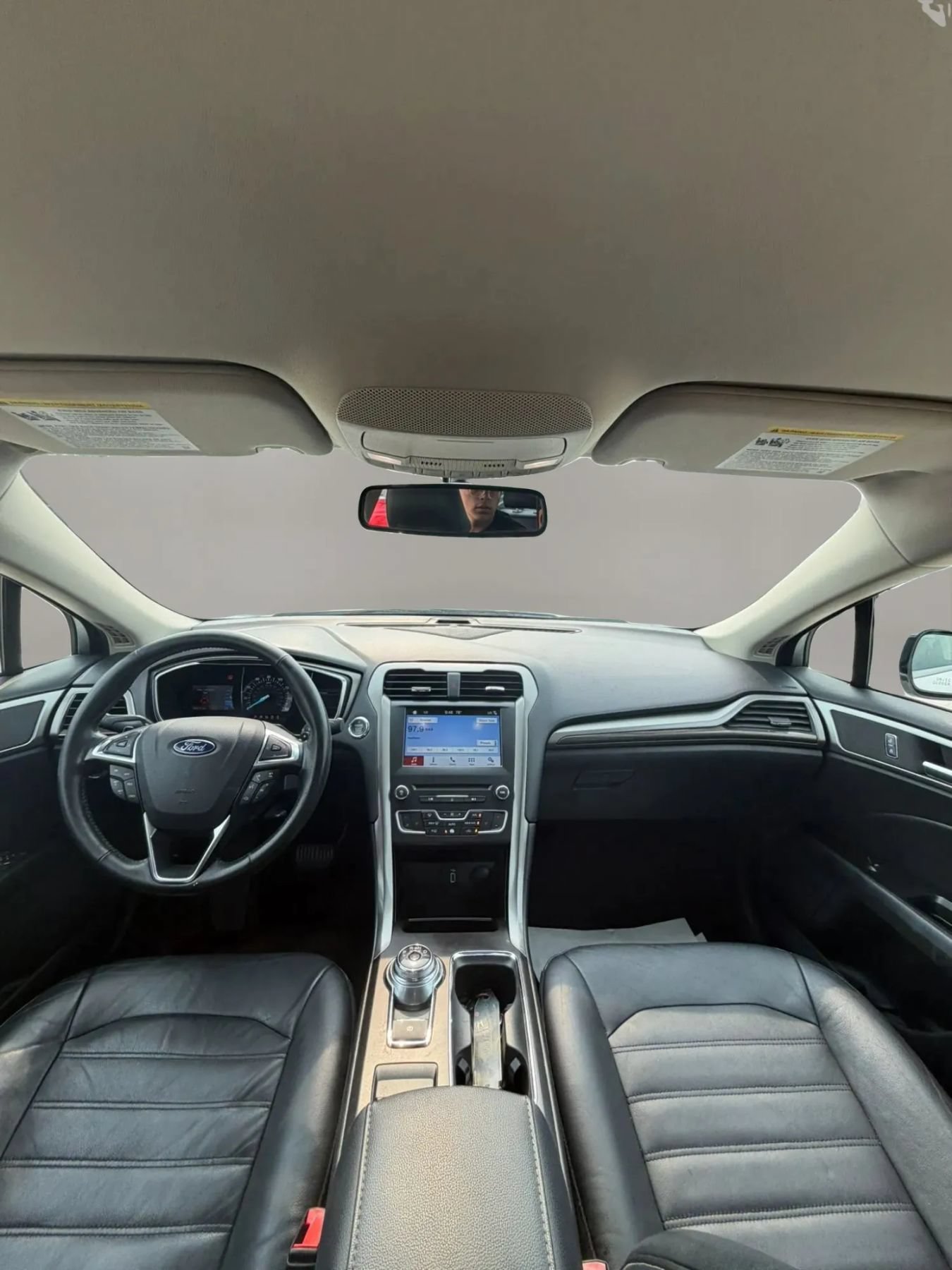 Used 2017 Ford Fusion SE w/ Fusion SE Technology Package FWD image 18