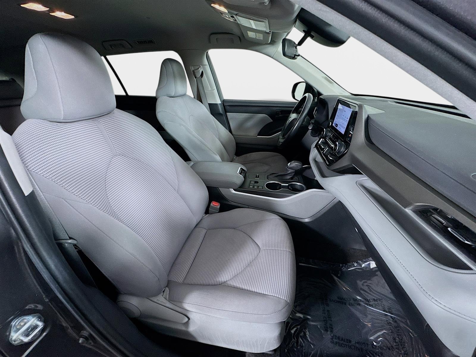 Used 2023 Toyota Highlander LE FWD image 27
