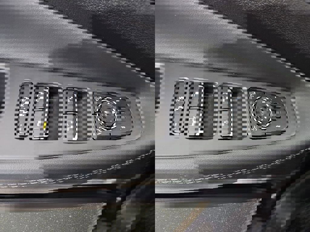 Used 2020 Hyundai Santa Fe Limited image 31